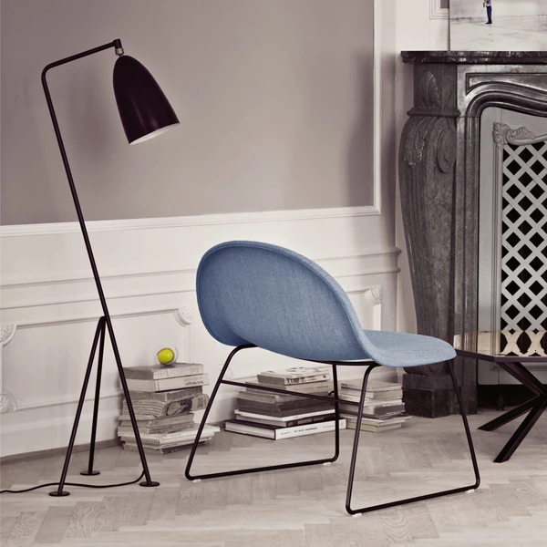 GUBI Gräshoppa Floor Lamp, Warm Grey 4 GUBI Gräshoppa Floor Lamp, Warm Grey - Image 2