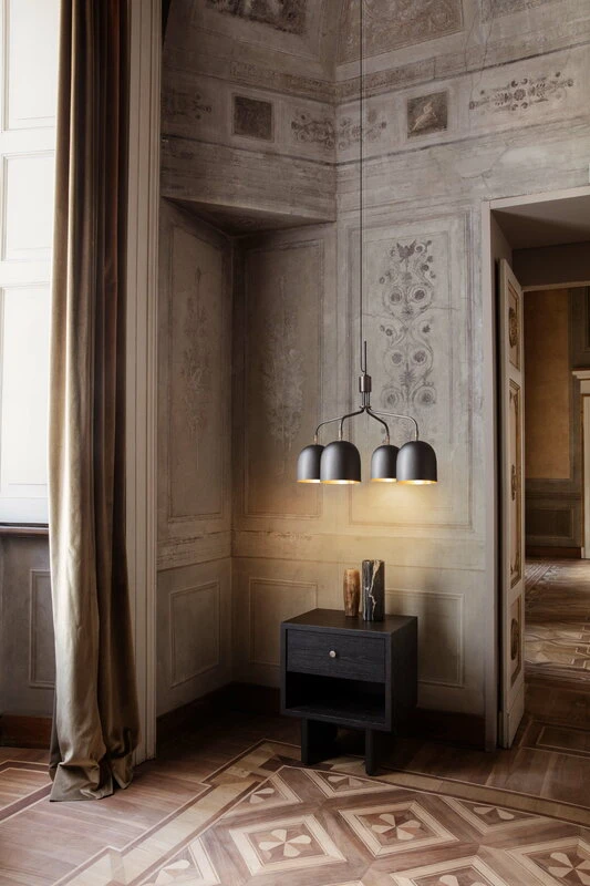 GUBI Howard Chandelier, 4 Arms, Short, Gunmetal Brass 6 GUBI Howard Chandelier, 4 Arms, Short, Gunmetal Brass - Image 4