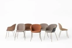 GUBI Beetle Chair, Brass - Light Boucle 03 7 GUBI Beetle Chair, Brass - Light Boucle 03 -Gubi BeetleBatCapsuleCollection WarmEarthy