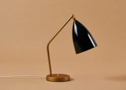 GUBI Gräshoppa Table Lamp, Black, Glossy -Gubi GRASHOPPA TABLELAMP CONCEPT FALL 22 01