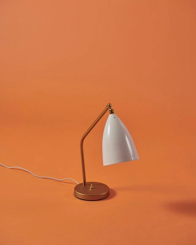 GUBI Gräshoppa Table Lamp, Alabaster White, Glossy 4 GUBI Gräshoppa Table Lamp, Alabaster White, Glossy - Image 2