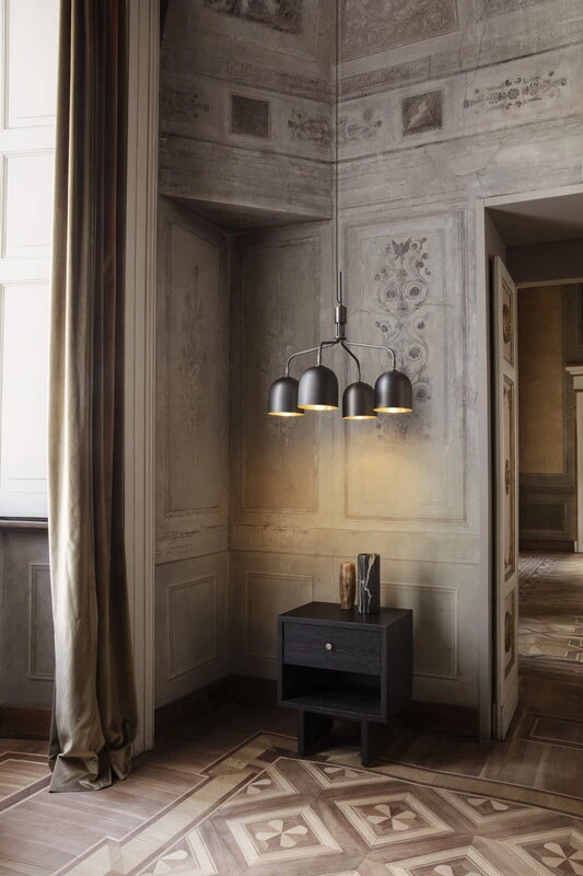 GUBI Howard Chandelier, 4 Arms, Short, Gunmetal Brass 5 GUBI Howard Chandelier, 4 Arms, Short, Gunmetal Brass - Image 3