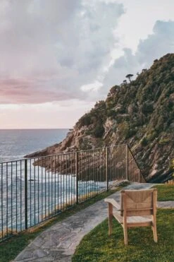 GUBI F-Chair Outdoor Lounge Chair, Natural - Teak 13 GUBI F-Chair Outdoor Lounge Chair, Natural - Teak -Gubi GUBI Gubi Goes Al Fresco F Chair