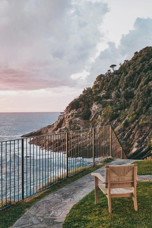 GUBI F-Chair Outdoor Lounge Chair, Natural - Teak 8 GUBI F-Chair Outdoor Lounge Chair, Natural - Teak - Image 6