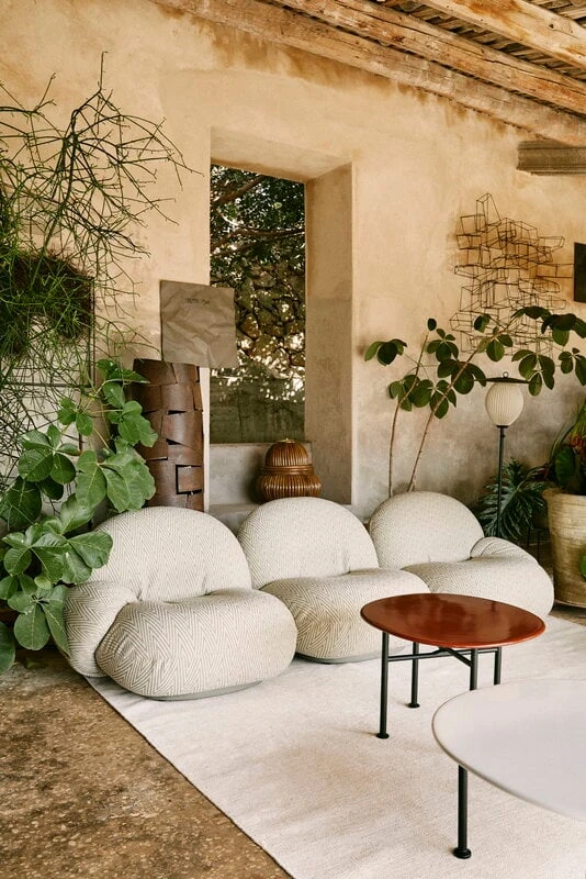 GUBI Carmel Coffee Table, 60 X 60 Cm, Black - Rock Red 8 GUBI Carmel Coffee Table, 60 X 60 Cm, Black - Rock Red - Image 6