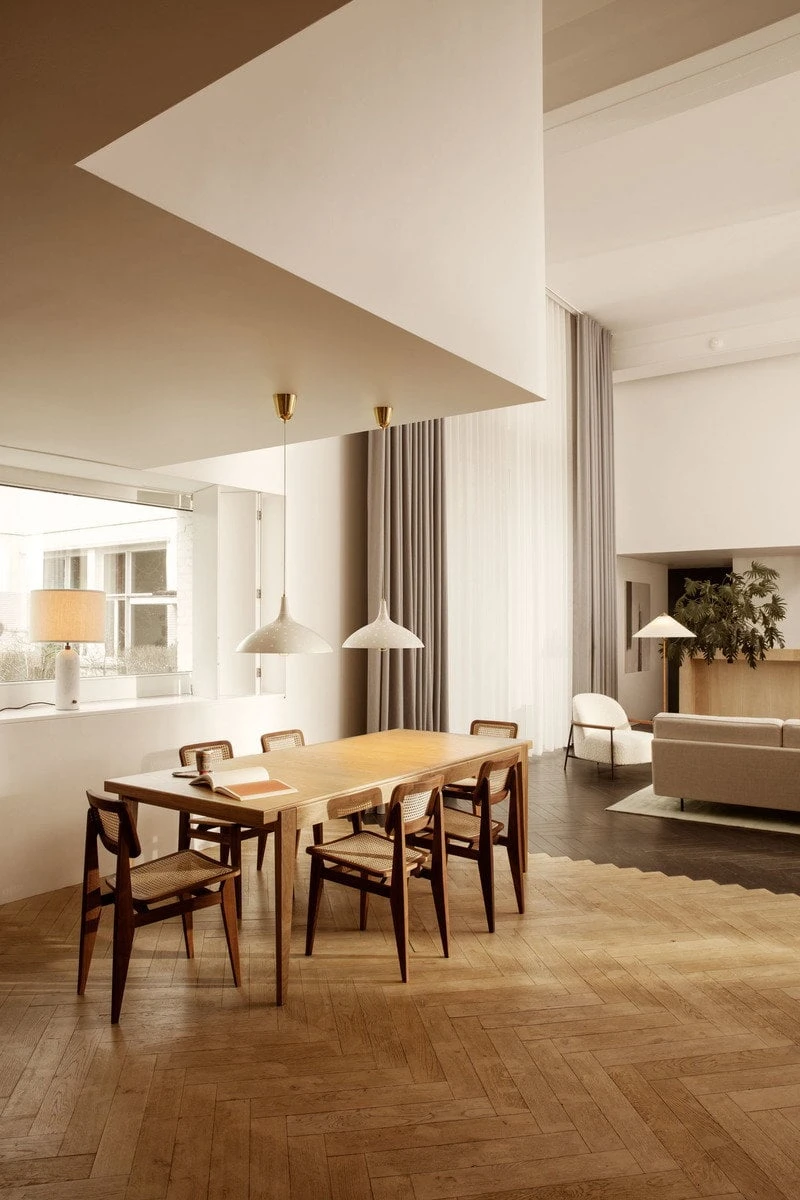 GUBI C-Chair, Cane - Oiled Walnut 5 GUBI C-Chair, Cane - Oiled Walnut - Image 3