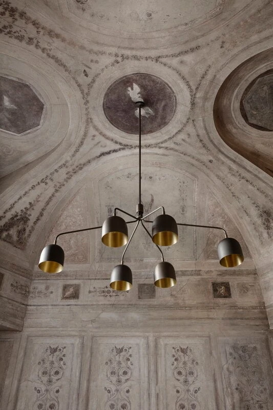 GUBI Howard Chandelier, 6 Arms, Gunmetal Brass 7 GUBI Howard Chandelier, 6 Arms, Gunmetal Brass - Image 5