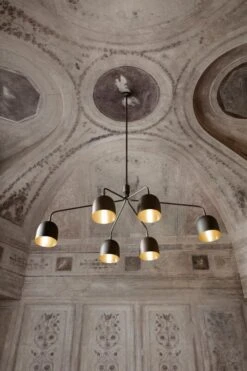 GUBI Howard Chandelier, 6 Arms, Gunmetal Brass 10 GUBI Howard Chandelier, 6 Arms, Gunmetal Brass -Gubi Gubi Fall2021 38