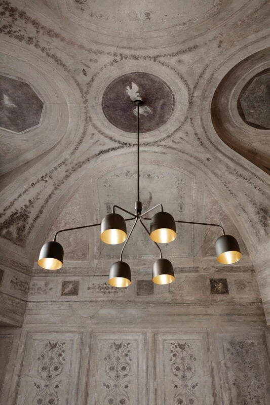 GUBI Howard Chandelier, 6 Arms, Gunmetal Brass 5 GUBI Howard Chandelier, 6 Arms, Gunmetal Brass - Image 3