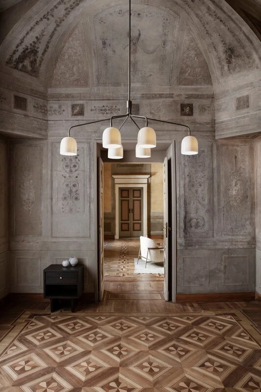 GUBI Howard Chandelier, 6 Arms, Bone China 8 GUBI Howard Chandelier, 6 Arms, Bone China - Image 6