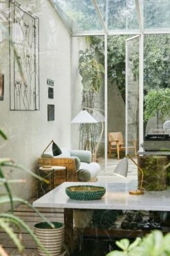 GUBI Gräshoppa Table Lamp, Alabaster White, Glossy 11 GUBI Gräshoppa Table Lamp, Alabaster White, Glossy -Gubi Gubi Fall 2022 10