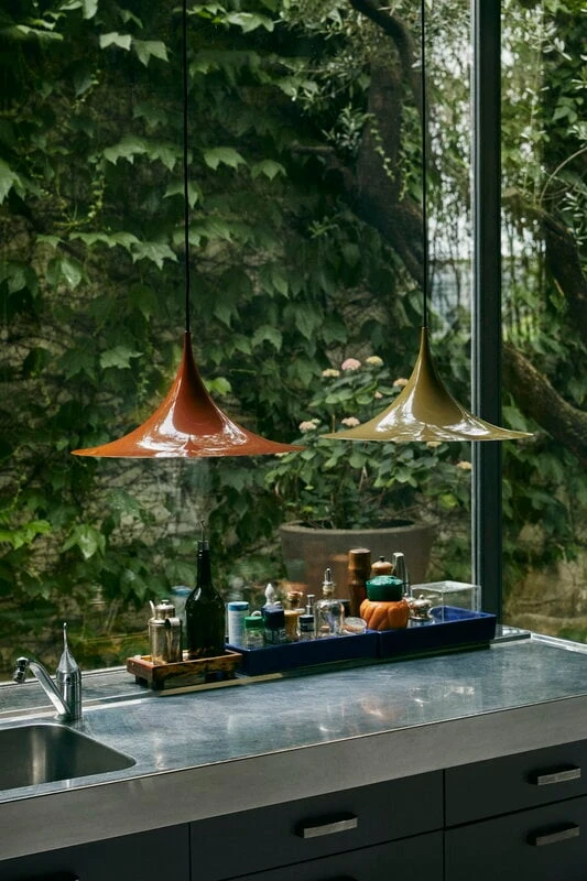 GUBI Semi Pendant, 30 Cm, Roasted Pumpkin, Glossy 5 GUBI Semi Pendant, 30 Cm, Roasted Pumpkin, Glossy - Image 3