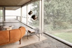 GUBI Croissant 3-seater Sofa, Oiled Walnut - Chamois Cuoio 1708 11 GUBI Croissant 3-seater Sofa, Oiled Walnut - Chamois Cuoio 1708 -Gubi Gubi Spring 2021 Lifestyle8