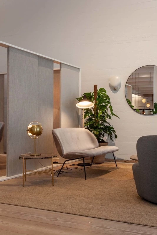 GUBI TS Coffee Table, 55 Cm, Brass - Black Marble 8 GUBI TS Coffee Table, 55 Cm, Brass - Black Marble - Image 6