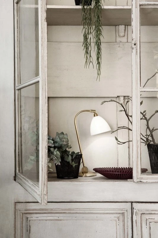 GUBI Bestlite BL2 Table Lamp, Brass - Bone China 4 GUBI Bestlite BL2 Table Lamp, Brass - Bone China - Image 2