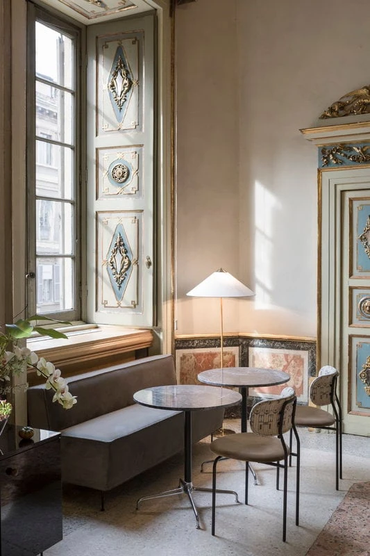 GUBI Coco Chair, Velluto 130 - Black Base 6 GUBI Coco Chair, Velluto 130 - Black Base - Image 4