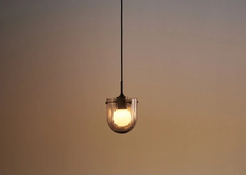 GUBI Seine Pendant, Antique Brass - Smoke 8 GUBI Seine Pendant, Antique Brass - Smoke - Image 6