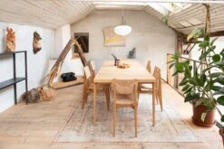 GUBI C-Chair Outdoor, Natural - Teak 13 GUBI C-Chair Outdoor, Natural - Teak -Gubi Scatto2 Gubi Dolomia 0 post