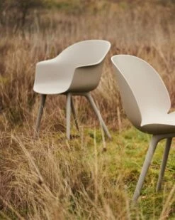 GUBI Bat Outdoor Dining Chair, New Beige 7 GUBI Bat Outdoor Dining Chair, New Beige -Gubi beetle bat spaces pic1 fig